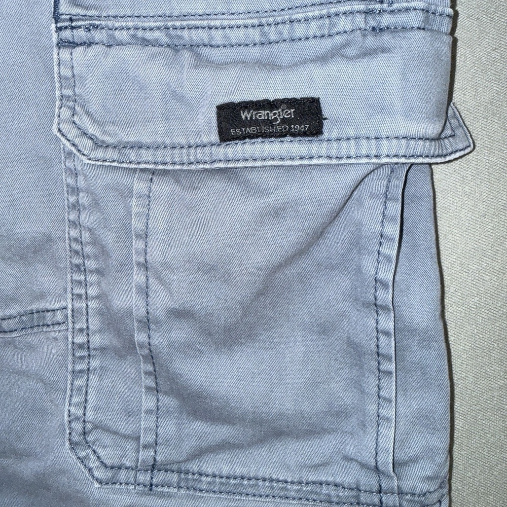 Men's Wrangler Relaxed Fit Utility Workwear Y2K Cargo Shorts Blue Size 34x10 - Picture 4 of 7